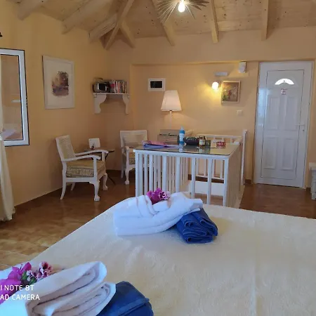 Efi's By The Sea * フィスカルドン